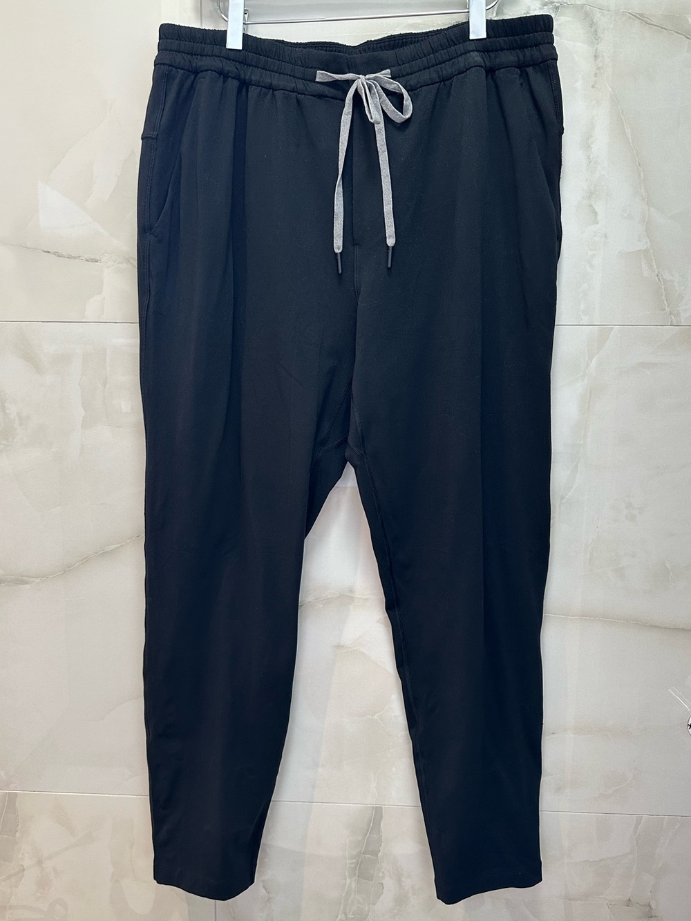 Lululemon Men's Black Drawstring Soft Tapered Jogger Pants Size XL